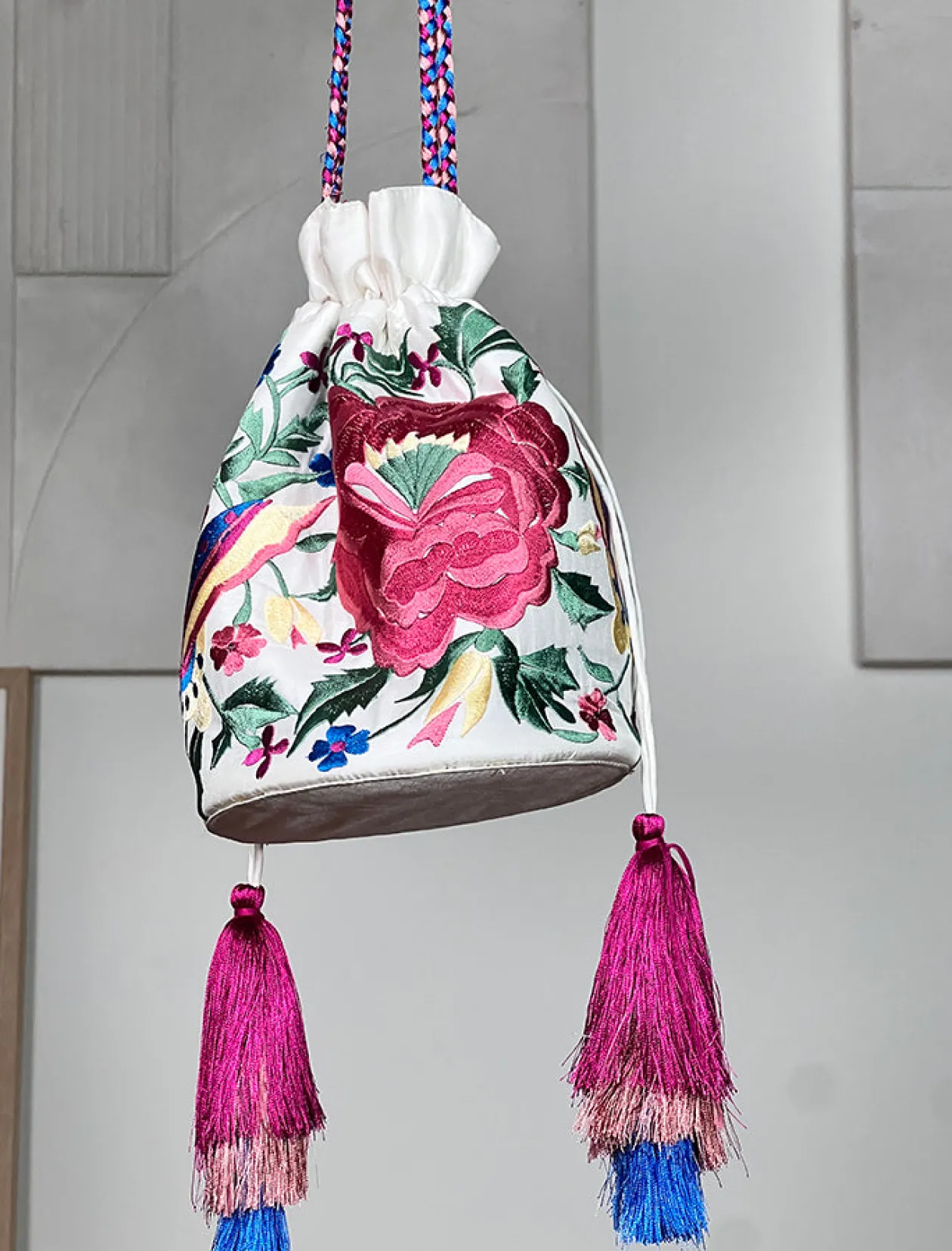 Bolso pochette seda bordada blanco