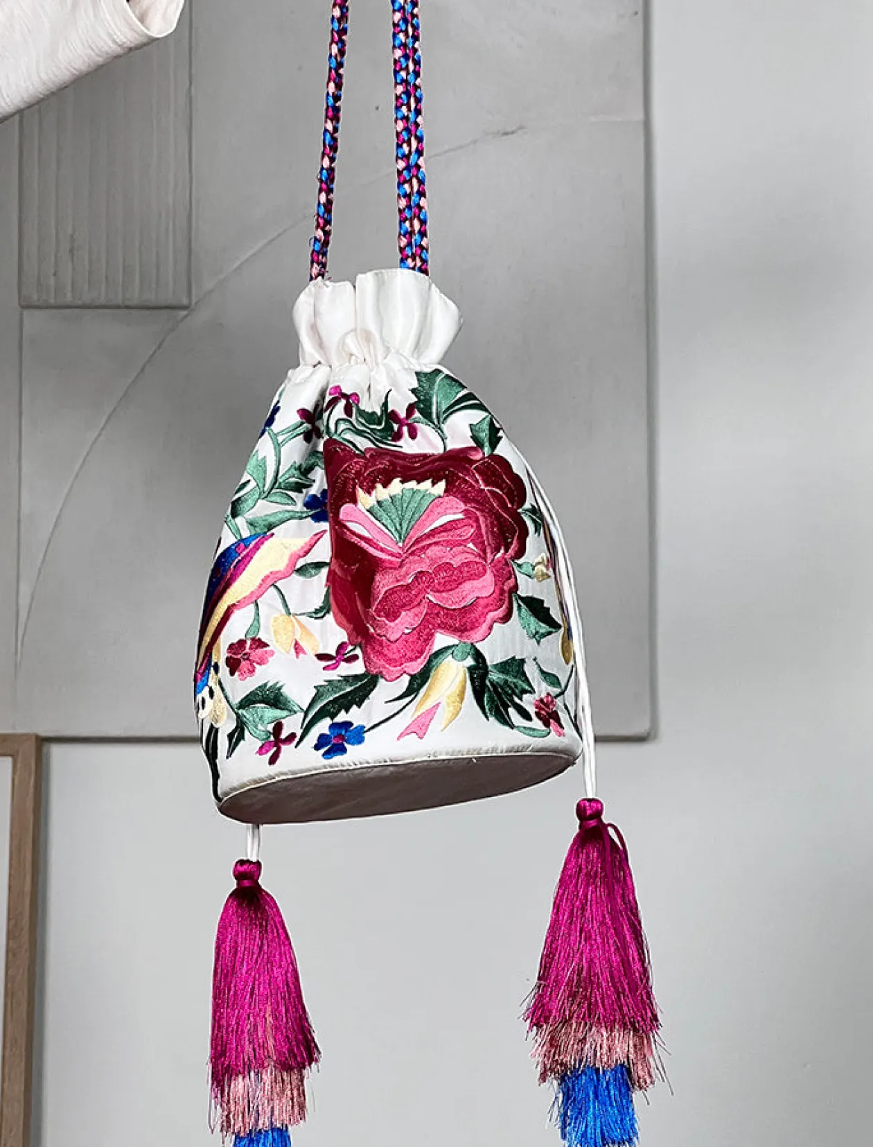 Bolso pochette seda bordada blanco