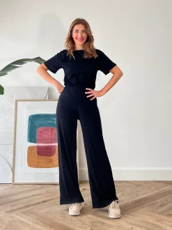Camiseta Nudo Chic – Estilo Casual y Elegante