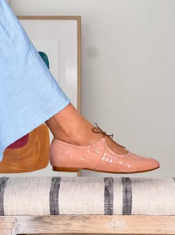 Zapato plano de frunces nude camel